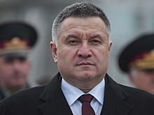 Пока Аваков рассуждал об аплодисментах, арестовали акции и недвижимость его сына