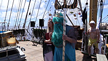 Барк "Крузенштерн" пересек экватор под пиратским флагом