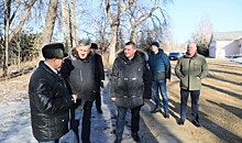 Андрей Бочаров обсудил благоустройство сквера на севере Волгограда