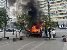 Грузовой автомобиль вспыхнул в центре Волгограда