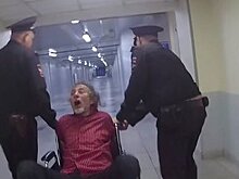 Самолет вернулся в Москву из-за дебошира