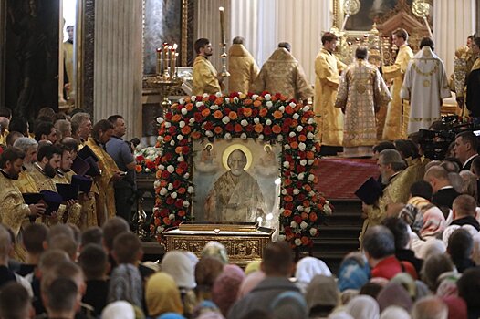 Православные христиане празднуют день Николая Чудотворца