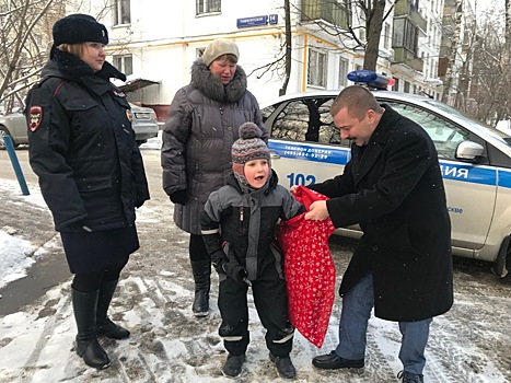 В Юго-Восточном округе столицы проведена акция «Полицейский Дед Мороз»