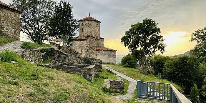 Вино под облаками: древний монастырь Некреси и винодельни Кахетии