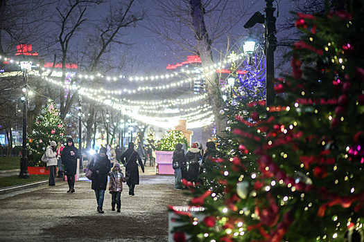 Новогодняя Москва. Где в столице найти пряничный домик и отправить праздничную открытку?