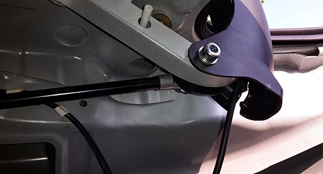 Владельцы старых Tesla Model 3 дождались: Tesla предлагает им доустановить электрический привод задней двери