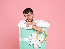 Гонки, вертолёт, шоу и охота — что подарить на 23 февраля