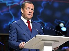 Медведев заявил об отсутствии героев в «свихнувшейся Европе»