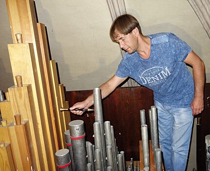 «Хранитель» единственного в Красноярске органа: «Наш инструмент нельзя переносить в другое место — он был рожден в органном зале»