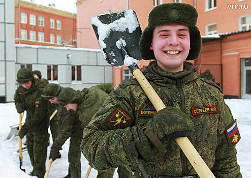 Военные помогли школам освободиться из снежного плена