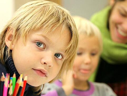 Специалисты: Родители должны продумать маршрут ребенка до школы