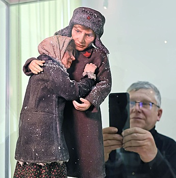 В Екатеринбурге проходит выставка художников-кукольников к 80-летию Победы