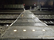 В Подмосковье появился переход через железнодорожные пути с подсветкой