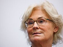 Bild: глава Минобороны Германии Кристине Ламбрехт решила подать в отставку