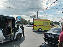 Появилось видео момента наезда маршрутки на трех подростков в центре Омска