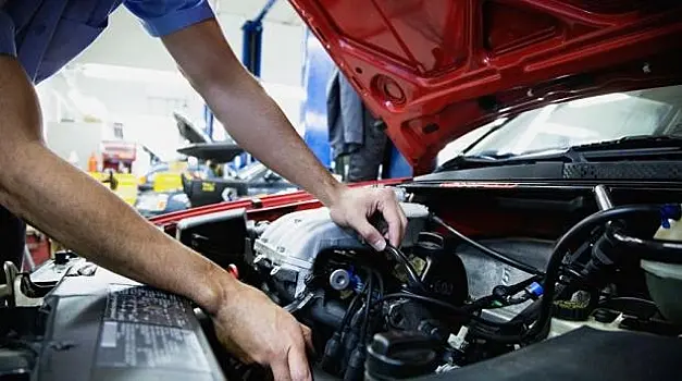 Российские дилеры Skoda, Mazda, Mercedes-Benz, BMW и Volkswagen ремонтируют автомобили неоригинальными и подержанными запчастями