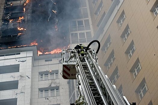 9 человек спасли при пожаре в Зюзине