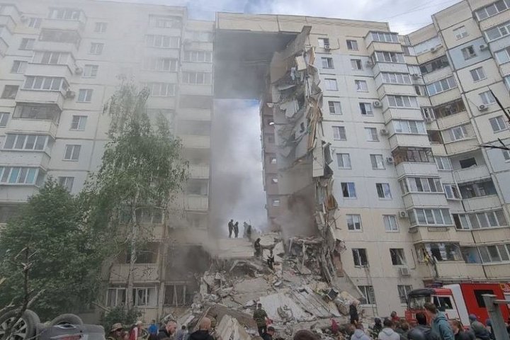 Спасатели пострадали при повторном обрушении многоэтажного дома в Белгороде