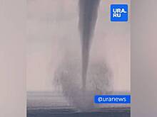 Гигантские смерчи над Черным морем сняли на видео