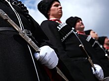 Кремль поддержал выдачу оружия перешедшим в Росгвардию казакам