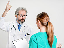 Врач отчитал сотрудницу за личную переписку: комментирует юрист