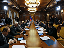 Медведев призвал активно продвигать экспорт несырьевой продукции