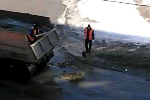 Вся правда о пензенских дорогах: в Кузнецке странным образом чинят залитые водой ямы