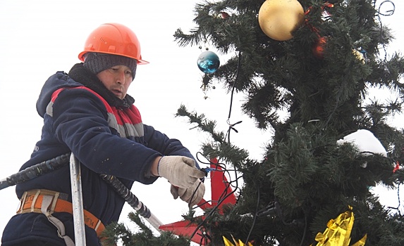 Новогодние ели демонтируют в Филимонковском