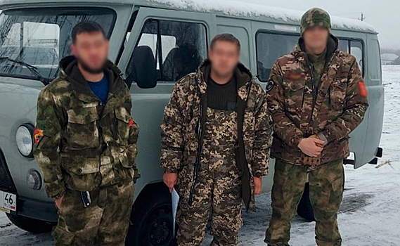 Курянам в зоне СВО передали автомобиль для транспортировки раненых