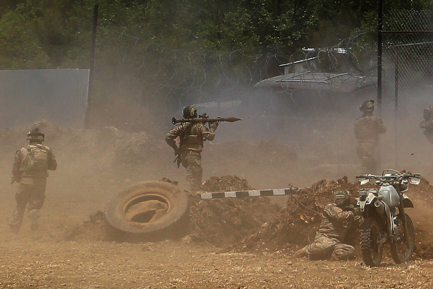 Армия Израиля заявил, что Хезболла нарушила перемирие в Ливане