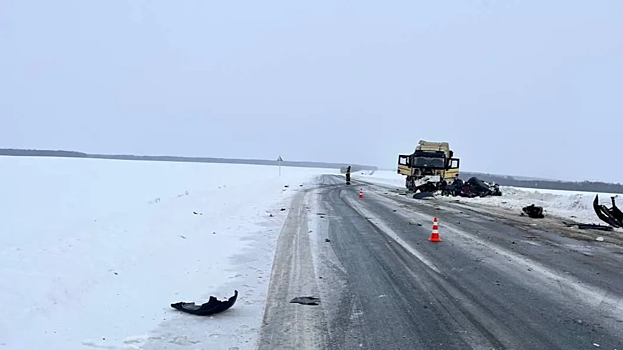 Lada Vesta врезалась в тягач Shacman в Самарской области