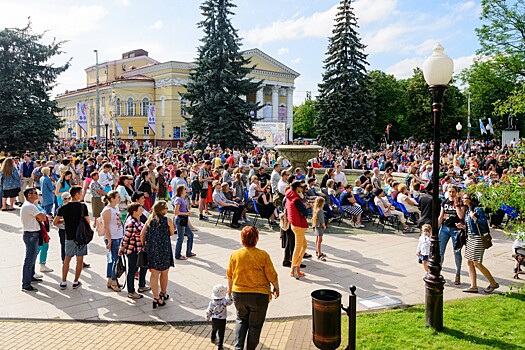 Собираемся на фонтане: Расписание бесплатных концертов напротив Драмтеатра 21-22 июля