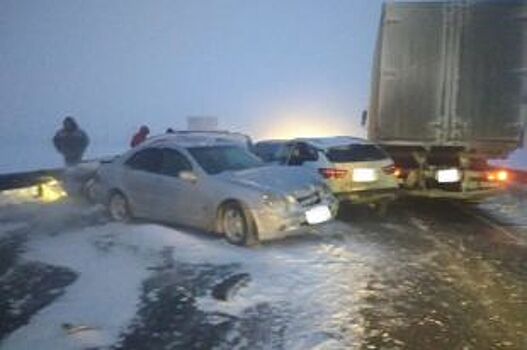 На трассе Оренбург – Орск столкнулись сразу 7 автомобилей