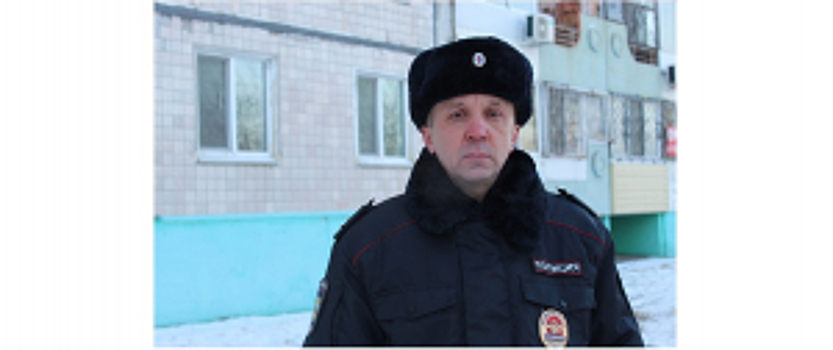 В Хабаровском крае полицейский спас из пожара двоих детей, бабушку и их четвероного друга