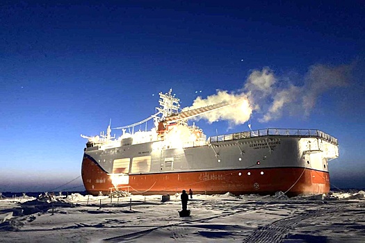 На дрейфующей станции "Северный полюс-41" исследуют природную среду от морского дна до стратосферы