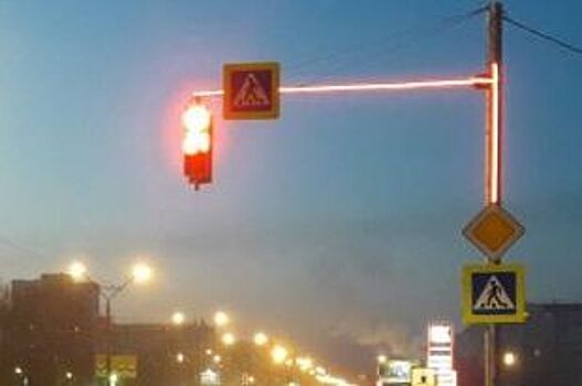 «Совсем за идиотов держат?» В Челябинске появился первый столб-светофор