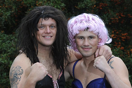 Хулиганы хотели побить геев, но нарвались на бойцов без правил