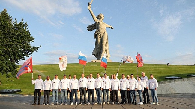 Патриотический автопробег «Дорогами Победы» стартовал на Мамаевом кургане
