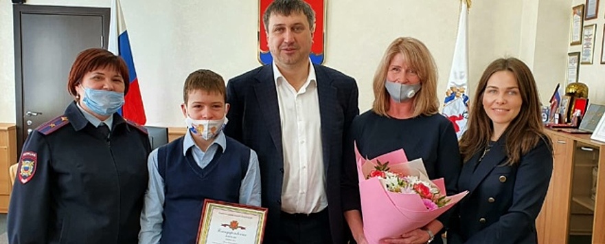 Глава Дзержинска поблагодарил 13-летнего Льва Титова за проявленное мужество