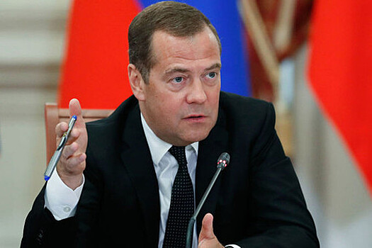 Медведев назвал сроки восстановления разрушенной паводками Иркутской области