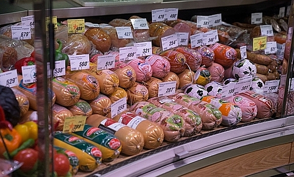 В московском магазине пенсионерку заставили заплатить 50 тысяч за колбасу