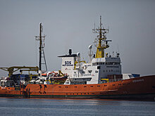 Две страны отказались принять судно с мигрантами