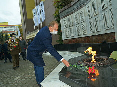 На дочернем предприятии КРЭТ открыли мемориал в память о вкладе завода в Великую Победу