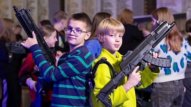 Дети участников СВО бесплатно посетят «Елку Победы» в Музее Победы