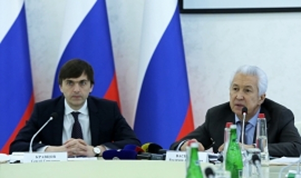 Владимир Васильев поручил главам муниципалитетов Дагестана взять на личный контроль организацию ЕГЭ