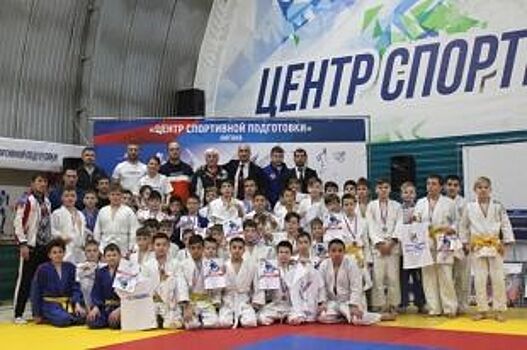 В Нягани состоялся первый турнир по дзюдо памяти Максима Садриева