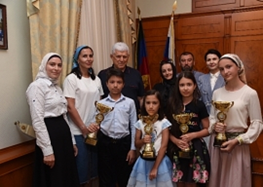Хизри Шихсаидов подарил айфоны чемпионам мира по ментальной арифметике