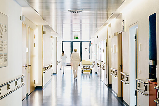 Больница в штате Нью-Йорк перестала вести роды из-за увольнения сотрудников
