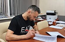 Футбольный клуб «Енисей» подписал новый контракт с легендой клуба