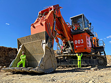 Один день с экскаватором-гигантом: сколько им можно накопать золота?